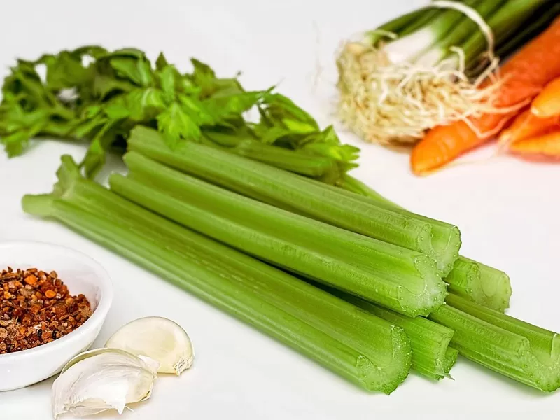 اكتشاف جديد على الفلافونويد أبيجينين الغذائي: اختراق في آلية مكافحة الشيخوخة ، حماية صحية متعددة الوظائف